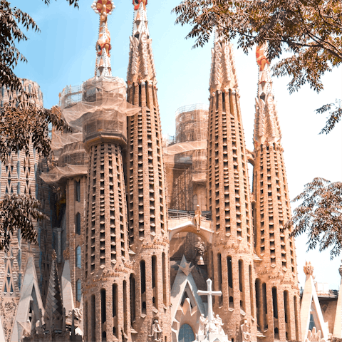 Take advantage the central location, with the iconic Sagrada Familia a ten-minute walk away