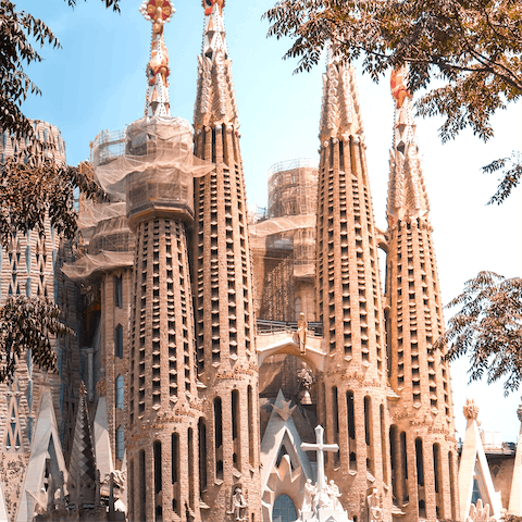 Take advantage the central location, with the iconic Sagrada Familia a ten-minute walk away