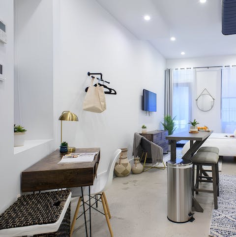 Stay on top of your workload as you settle down at the desk