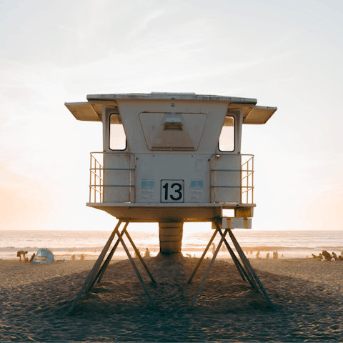Stay just a four-minute walk away from the sandy shoreline of Mission Beach