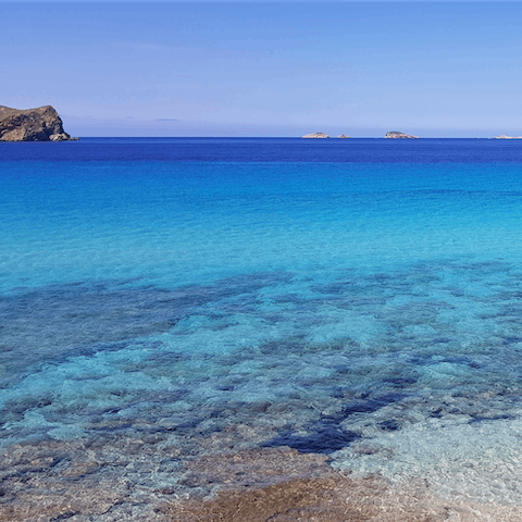 Head to the Popcorn beach and experience the beauty of the coral-covered floor