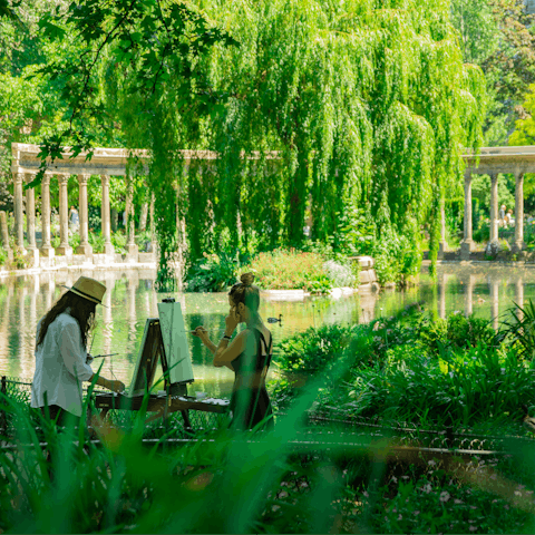 Start the day with a stroll through nearby Parc Monceau