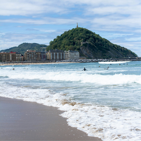 Sprawl out on Zurriola Beach, two minutes away