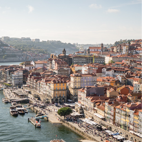 Enjoy your stay at the heart of Porto with the historic  Old Town at your doorstep