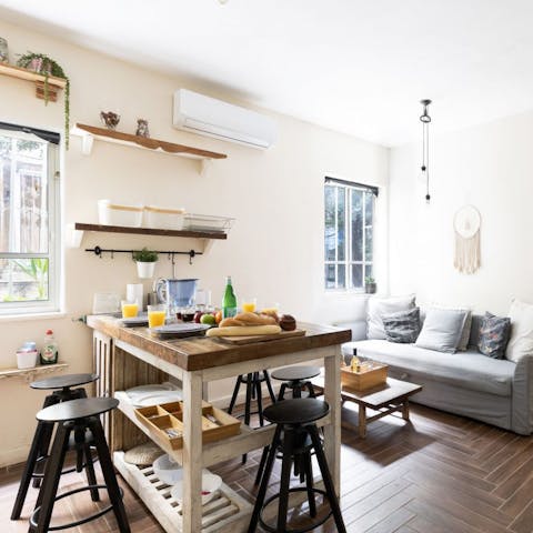 Kick the day off with a hearty breakfast in the light-filled living area