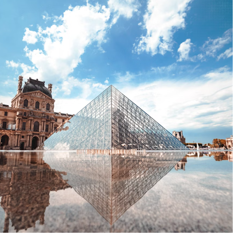 Wander to the Louvre, Centre Pompidou and Notre Dame in minutes