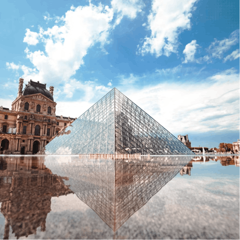 Wander to the Louvre, Centre Pompidou and Notre Dame in minutes