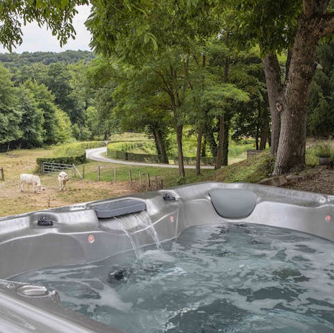 Close your eyes and enjoy the peace in the outdoor hot tub