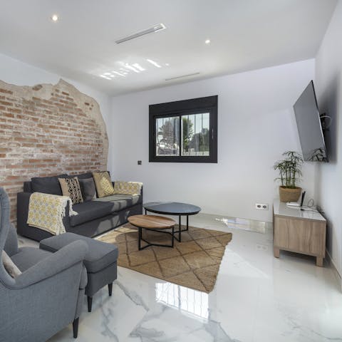 Make use of the top floor's own living room and kitchen and spend an evening enjoying some alone time