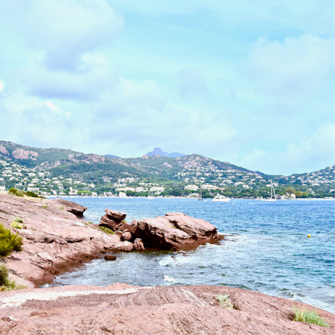 Discover the glamour of Nice – just fifteen minutes away