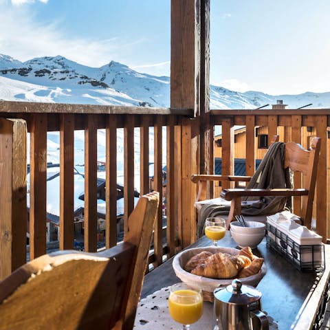 Enjoy breakfast with a view out on the terrace