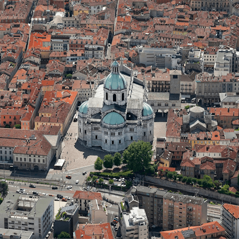 Explore the city of Como's many sights, including the historic Duomo