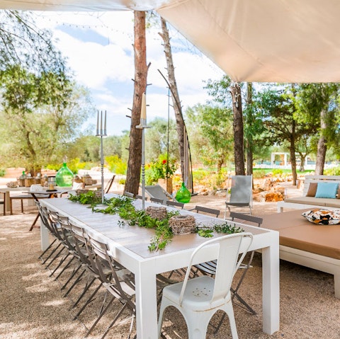 Enjoy all of your meals under the shade sail