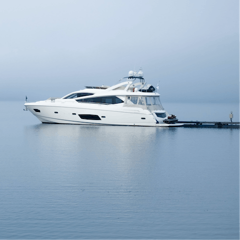 Charter a yacht and discover the historical treasures of Delos