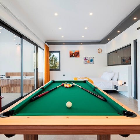 Spend relaxed evenings at home playing pool and enjoying a few drinks