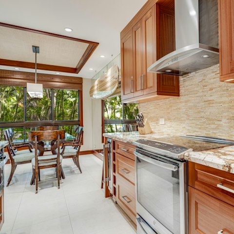 Cook your favourite dishes in the well-equipped kitchen