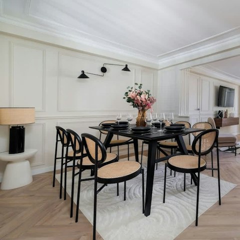 Sit down to patisserie in between sightseeing
