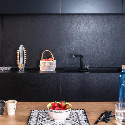 Feel like a professional chef in the dramatically designed all-black kitchen