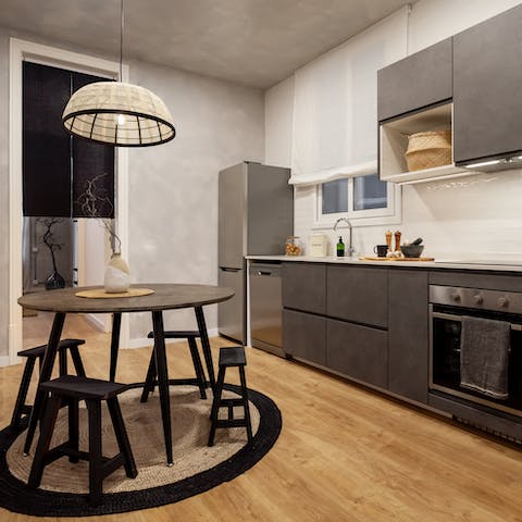 Cook and eat in the contemporary kitchen