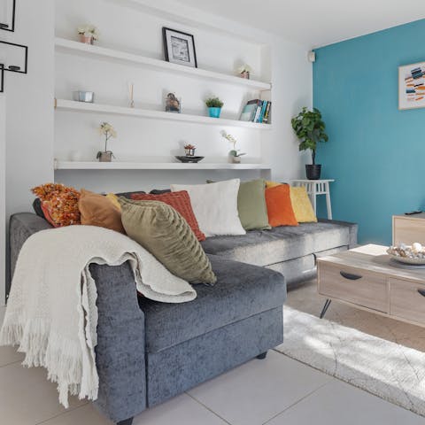 Lounge in comfort on the cushion-filled sofa