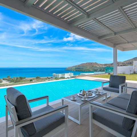 Tuck into an alfresco brunch by the pool, followed by a refreshing swim