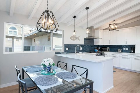 Cook and dine together in this bright, beachy kitchen space