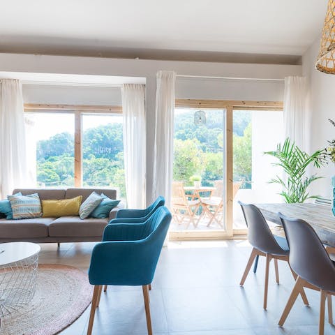 Be soaked in sunlight with the large balcony windows