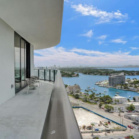 Enjoy your morning coffee on the balcony with a spectacular view