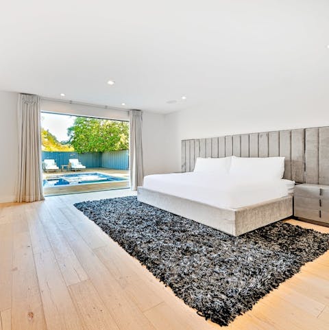 Open the doors from the bedroom and begin your day with a dip in the pool