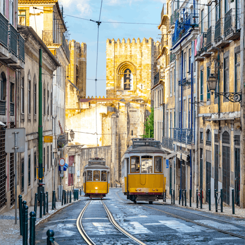 Explore Lisbon's most iconic sights from your Baixa home, including São Jorge Castle – a twelve-minute walk away