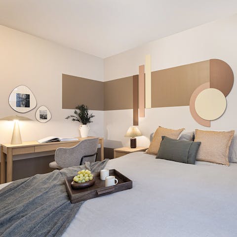 Catch up on work before visiting the Mona Lisa