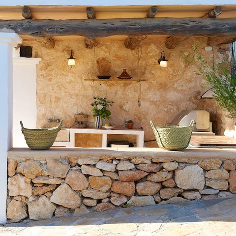 Whip up a quick lunch in the outdoor kitchen