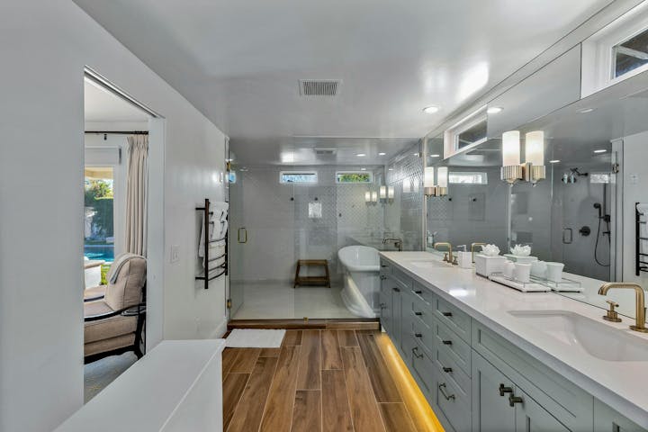 Bathroom photo