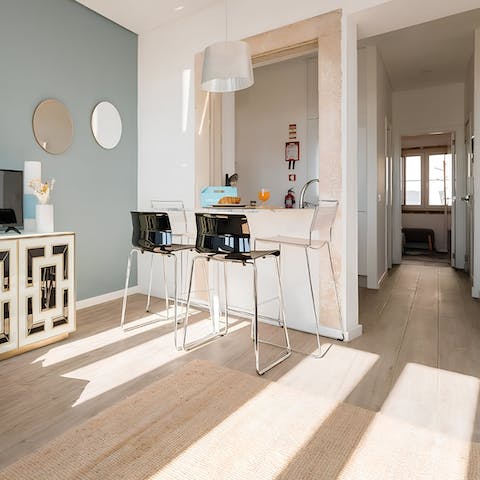 Start your days with coffee and Pastel de Natas at the breakfast bar
