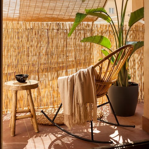 Cosy yourself away on the shaded balcony with your morning cup of coffee