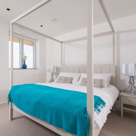 Look forward to drifting off to sleep in your contemporary four-poster bed with Egyptian cotton sheets