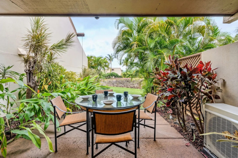 Share alfresco meals surrounded by tropical greenery