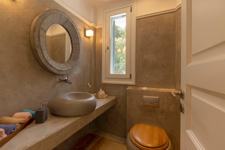 Bathroom photo