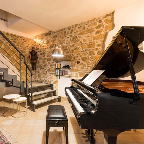 Let the pianists entertain the entire family after dinner