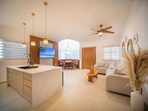 Cook, dine, and wind down all in one airy room