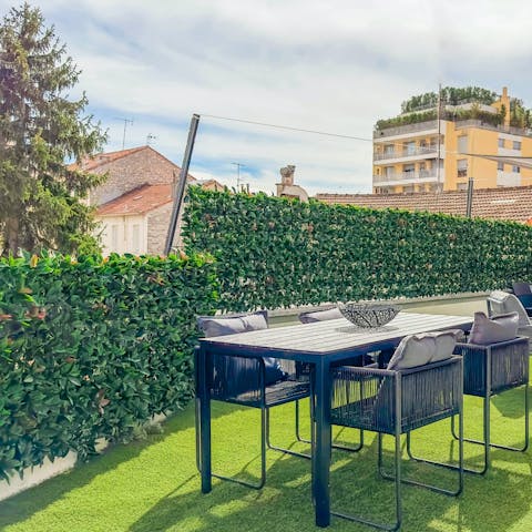 Dine alfresco at every opportunity – and share a bottle of rosé