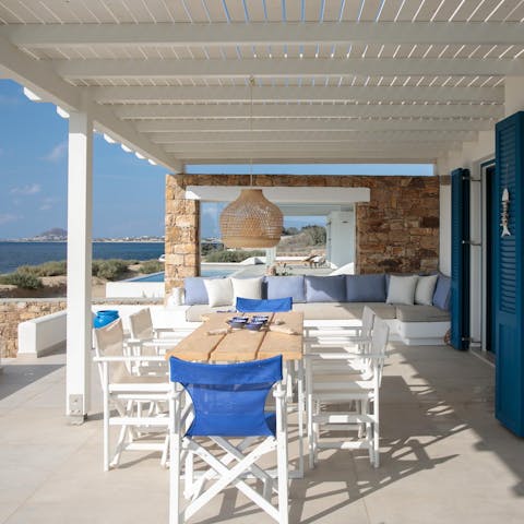 Dine alfresco when you hire a private chef to introduce you to a local dish