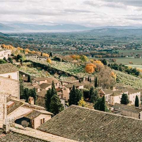 Explore the medieval Umbrian towns – Todi is a short drive away