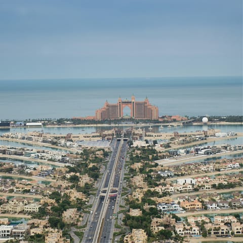 Explore the iconic sights of The Palm Jumeirah