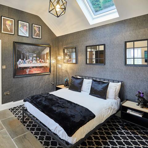 Bank a dreamy night’s sleep – only a king-sized bed will do here