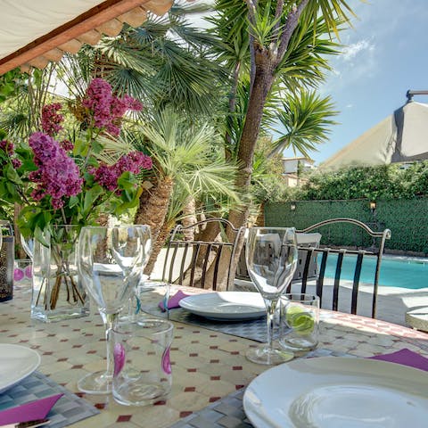 Share an al fresco dinner on the terrace