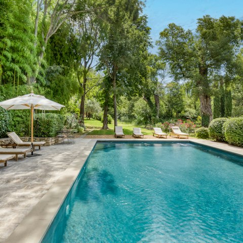 Relax in the Provence sun by the pool