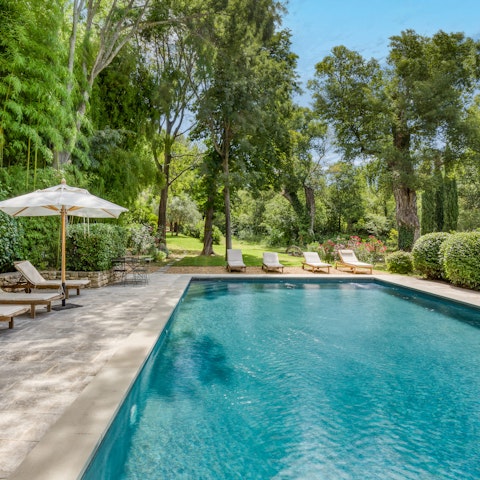 Relax in the Provence sun by the pool