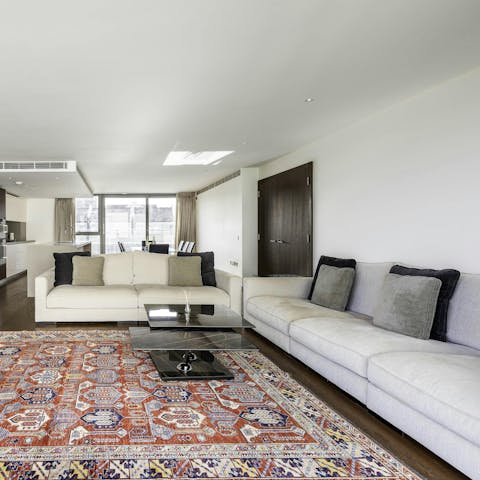 Make yourself at home in this cosy, comfortable apartment