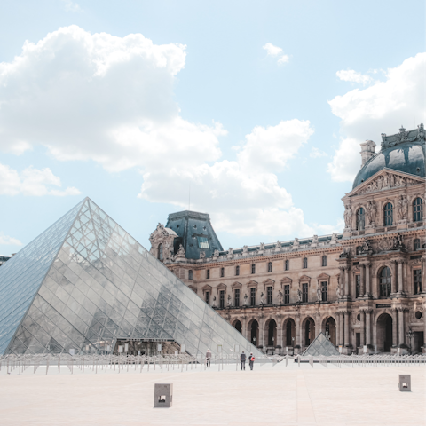 Stroll through the 2nd arrondissement to the Louvre
